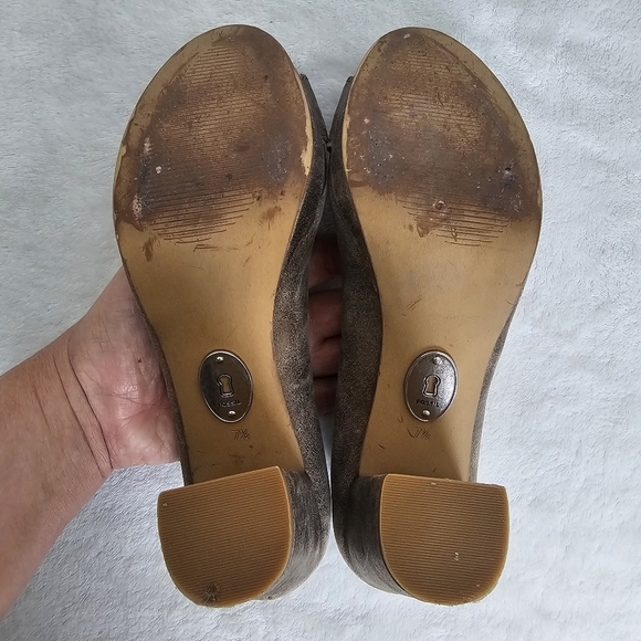 ANTIQUED GOLD FOSSIL PLATFORM SHOES - Picture 5 of 13